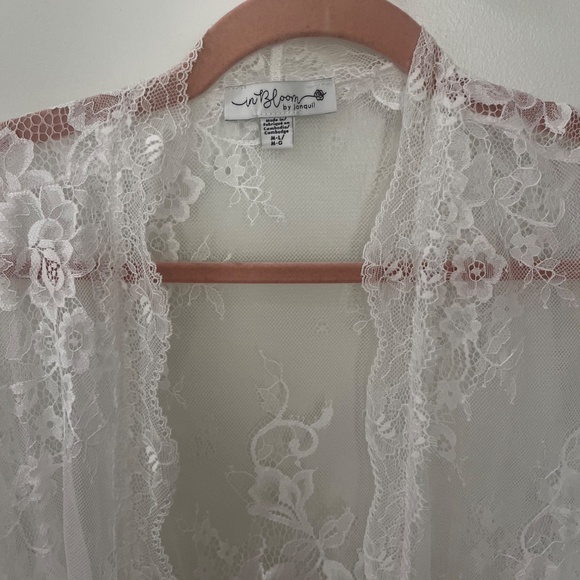 In Bloom by Jonquil BRIDAL ROBE - Picture 3 of 5